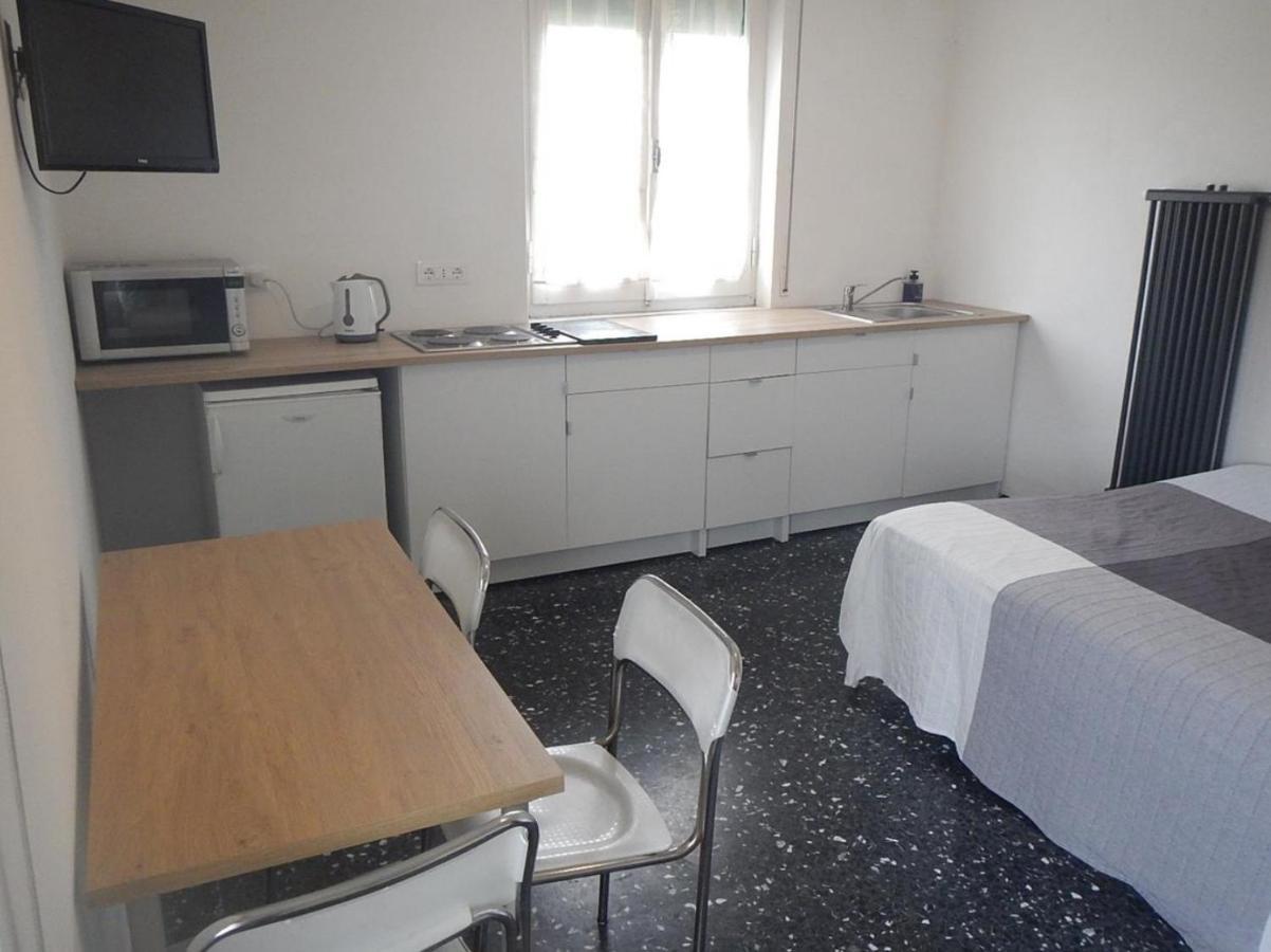 La Pergola Private Parking Hotel Vezzano Ligure Exterior photo